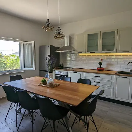 Apartman Runaway