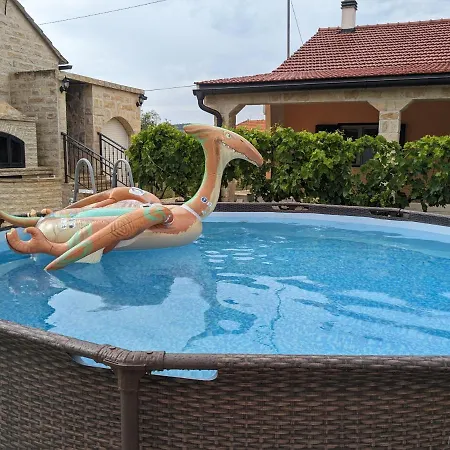 Runaway Apartman Unesic